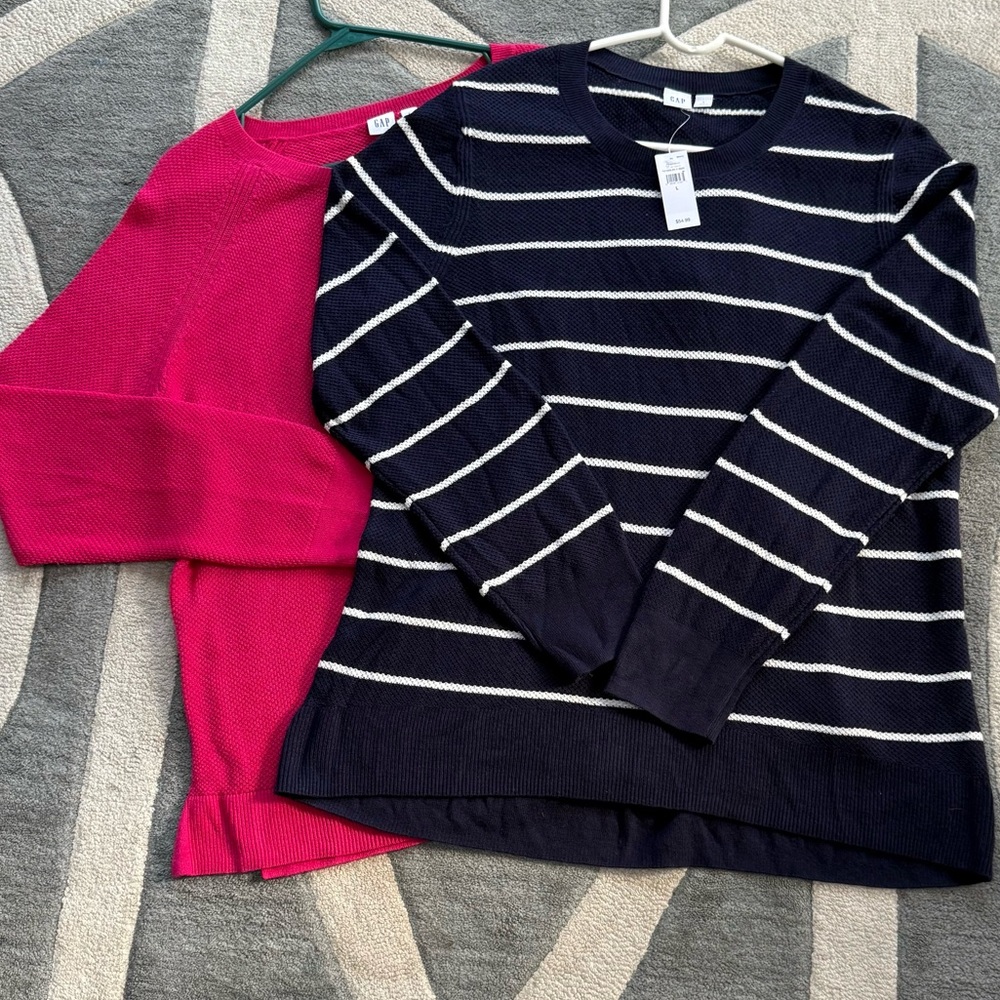 Set of 2 women’s GAP sweaters